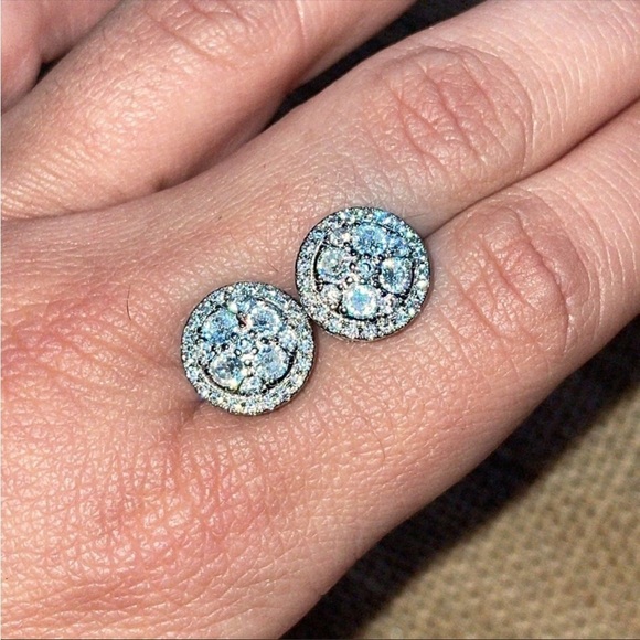 Dazzling Round Cubic Zirconia Stud Earrings sparkly Stud 12mm  round New - Picture 5 of 10